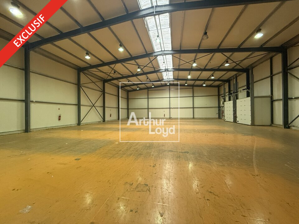 LOCAL D'ACTIVITE<br>ENTREPOT à Vendre<br>MORET SUR LOING - 