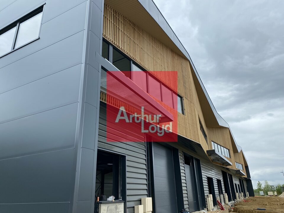 LOCAL D'ACTIVITE<br>ENTREPOT à Vendre<br>MOISSY CRAMAYEL - 
