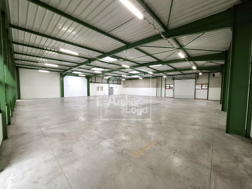 LOCAL D'ACTIVITE<br>ENTREPOT à Louer<br>SAINT THIBAULT DES VIGNES - 