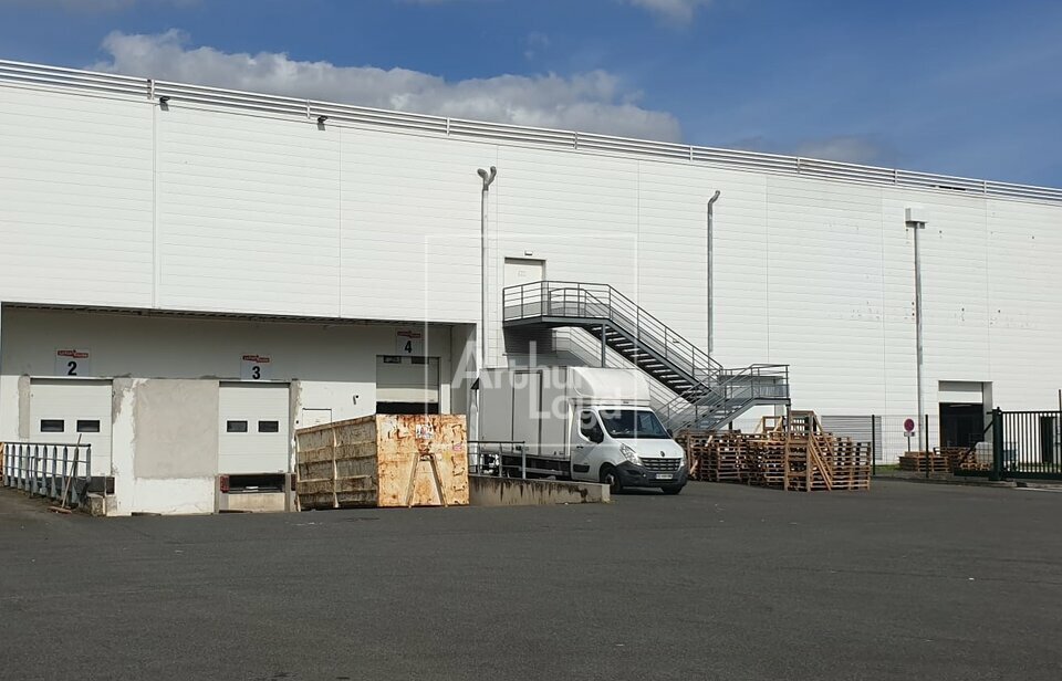 LOCAL D'ACTIVITE<br>ENTREPOT à Louer<br>CESSON - 