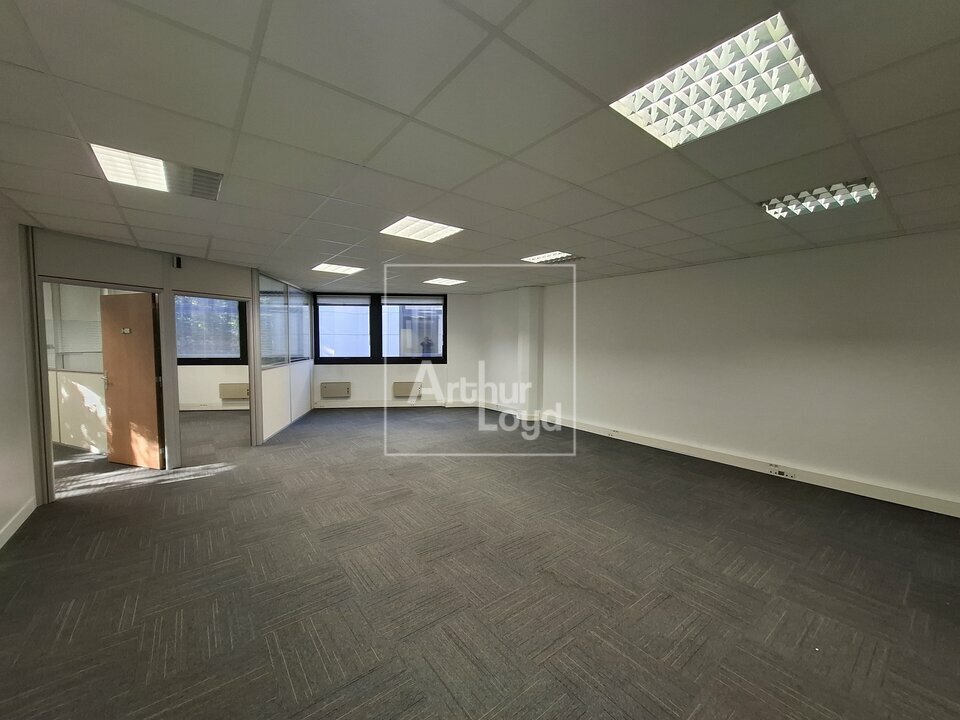 BUREAUX à Louer<br>LOGNES - 