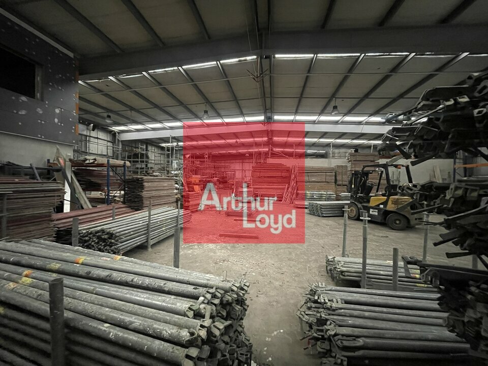 LOCAL D'ACTIVITE<br>ENTREPOT à Vendre<br>PRINGY - 