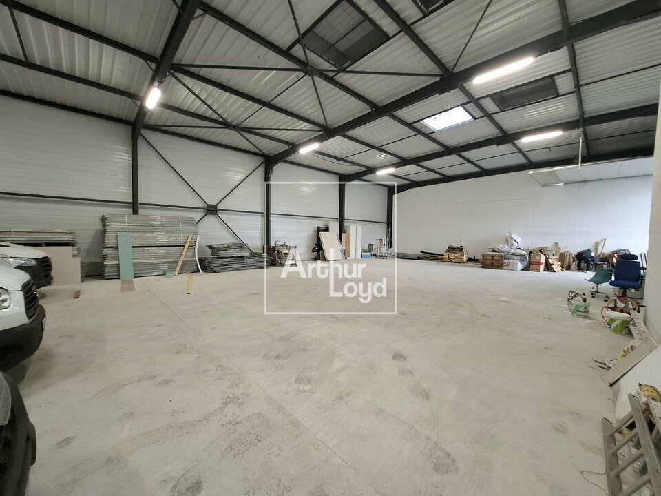 LOCAL D'ACTIVITE<br>ENTREPOT à Louer<br>SAINT GERMAIN LAXIS - 
