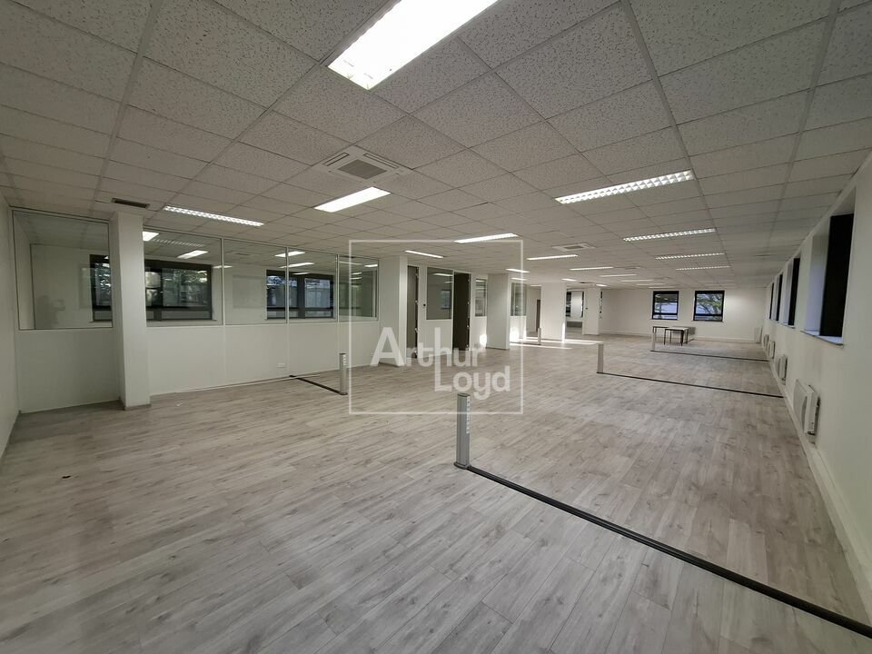 BUREAUX à Louer<br>LOGNES - 