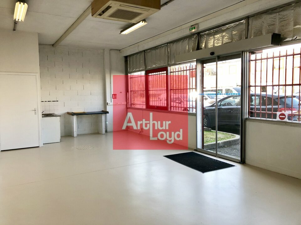 LOCAL D'ACTIVITE<br>ENTREPOT à Louer<br>SAVIGNY LE TEMPLE - 
