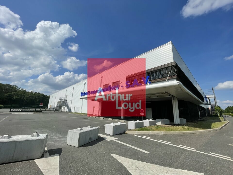 LOCAL D'ACTIVITE<br>ENTREPOT à Louer<br>CESSON - 