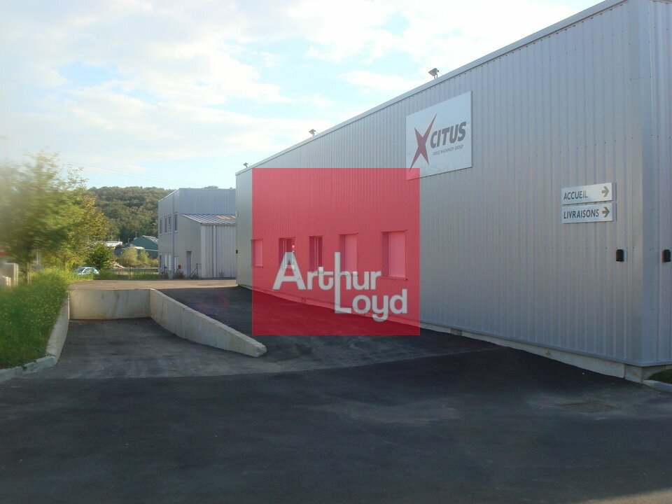 LOCAL D'ACTIVITE<br>ENTREPOT à Louer<br>VULAINES SUR SEINE - 