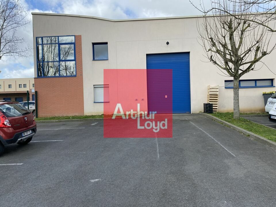 LOCAL D'ACTIVITE<br>ENTREPOT à Louer<br>MOISSY CRAMAYEL - 