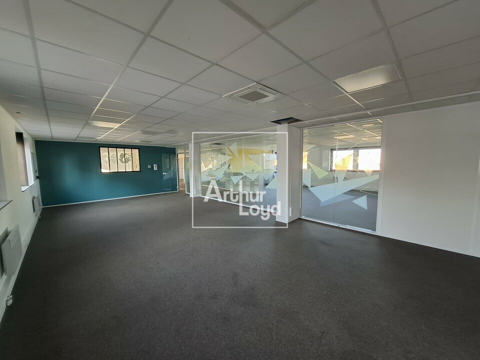 BUREAUX à Louer<br>LOGNES - 