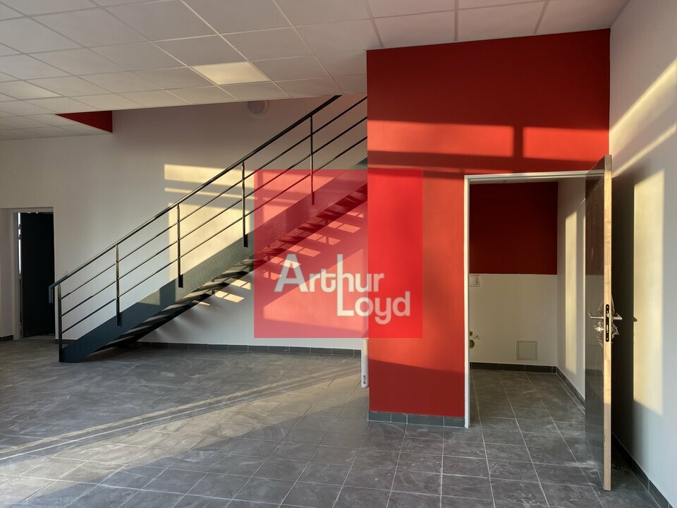 LOCAL D'ACTIVITE<br>ENTREPOT à Louer<br>VILLEBON SUR YVETTE - 