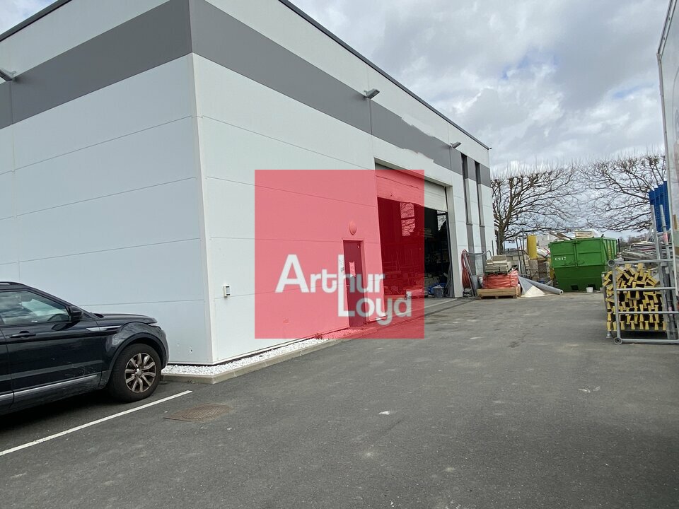 LOCAL D'ACTIVITE<br>ENTREPOT à Vendre<br>SAINT PIERRE DU PERRAY - 
