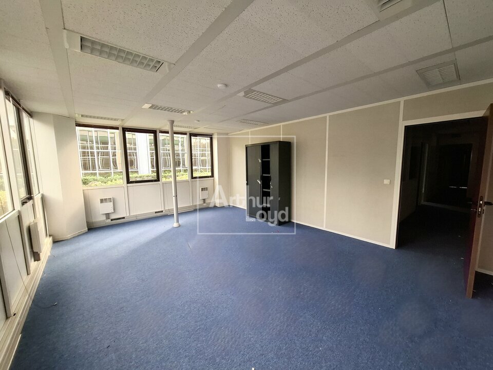 BUREAUX à Louer<br>SAINT THIBAULT DES VIGNES - 